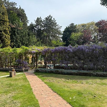 ブラッドフォード・オン・エイヴォンGranby Estate The Old Pool Houseアパートメント エクステリア 写真